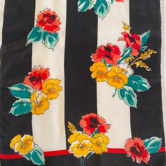 Classy Rectangular Scarf - Picture 4 of 7